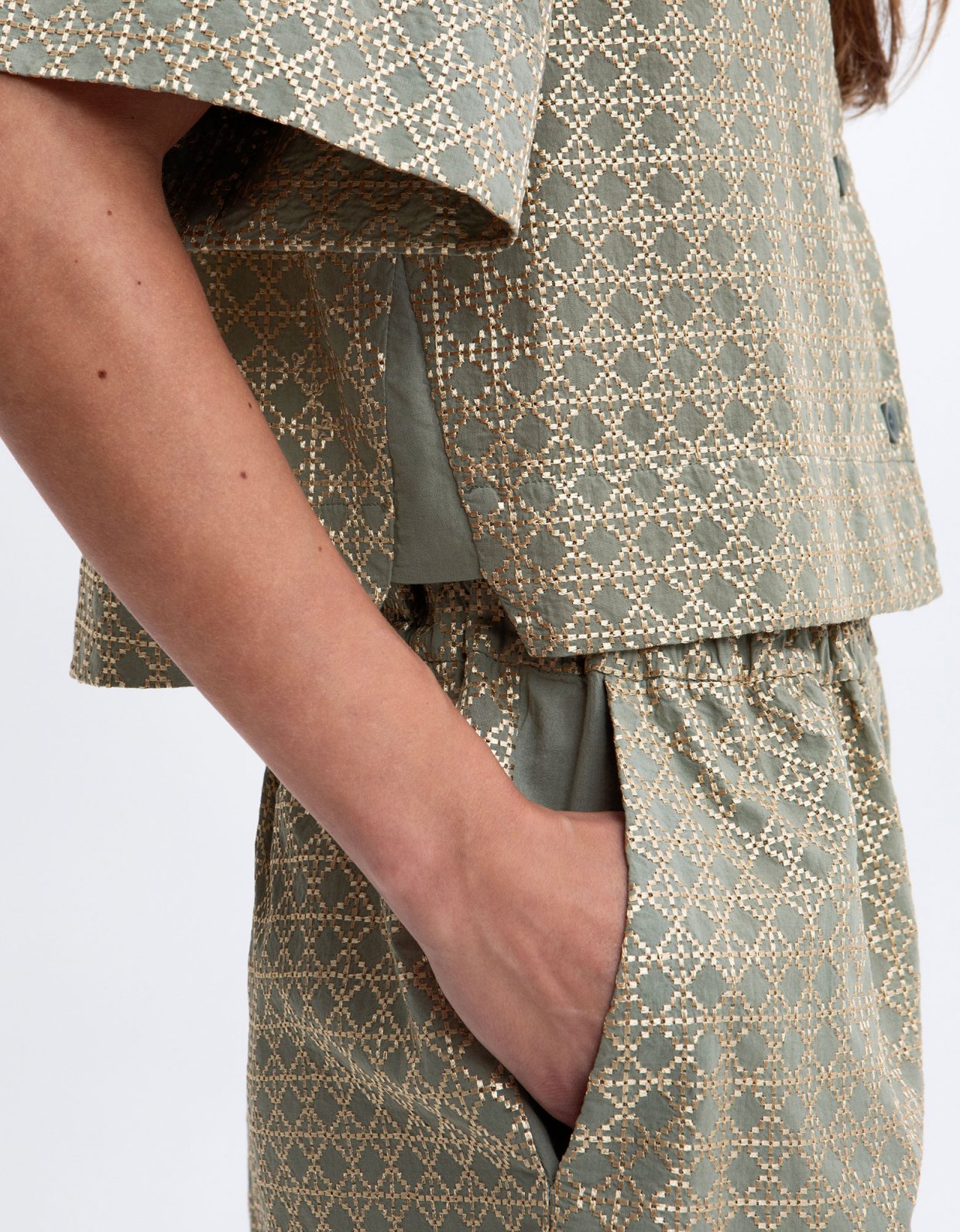 Greek Archaic Kori Cross embroidered crop shirt sage-gold